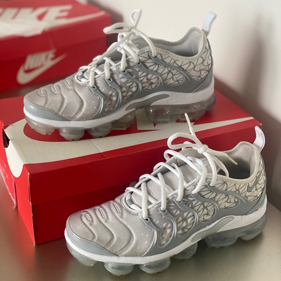 Nike Air VaporMax Plus - Picture 1 of 6